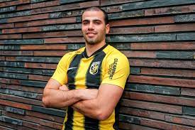 Oussama tannane (vitesse) un tiro di sinistro da fuori area di poco a lato sulla destra da un calcio di punizione di prima. Vitesse