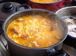 Se trata de una especie de sopa espesa y abundante hecha de maíz, frijoles, patatas, calabaza y algún tipo de carne. Como Preparar Locro Criollo Argentino Para Las Fechas Patrias E Recetas