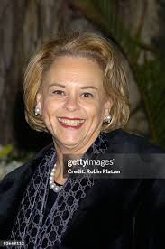 2,366 Ann Moore Photos & High Res Pictures