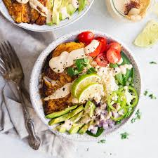 Check out this grilled spicy italian chicken sausage and peppers recipe. A Complete One Bowl Meal Whole30 Fish Taco Bowls On A Bed Of Lettuce And Cauliflower Rice Topped Off With A Crea Fish Taco Bowls Paleo Fish Tacos Paleo Fish