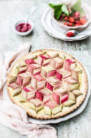 Tarte Rhubarbe Et Son Coulis De Fraise Quatre Saisons Au Jardin Recette Tarte Rhubarbe Rhubarbe Recette Tarte Rhubarbe