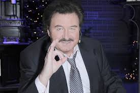 Krzysztof michał krawczyk ˈkʂɨʂtɔf ˈkraft͡ʂɨk (born september 8, 1946 in katowice) is a polish baritone pop singer, guitarist and composer. Krzysztof Krawczyk Chwali Sie Godna Emerytura Przy Okazji Wbil Szpile Innym Gwiazdom Kto Myslal O Przyszlosci Ten Ma