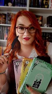 🍁 OKTÓBER 🍁 Niektoré mesiace sa vlečú, iné zas prejdú akoby ani neboli. A  tento október... bol úplne brutálny, výnimočný a geniálny. Prvýkrát som  letela lietadlom 😅🙈 A síce som zistila, že