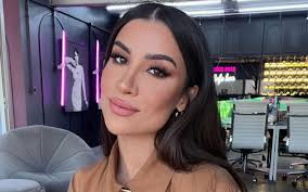 Após faturar R$ 160 milhões com marca, Bianca Andrade desenvolve doença ·  Notícias da TV