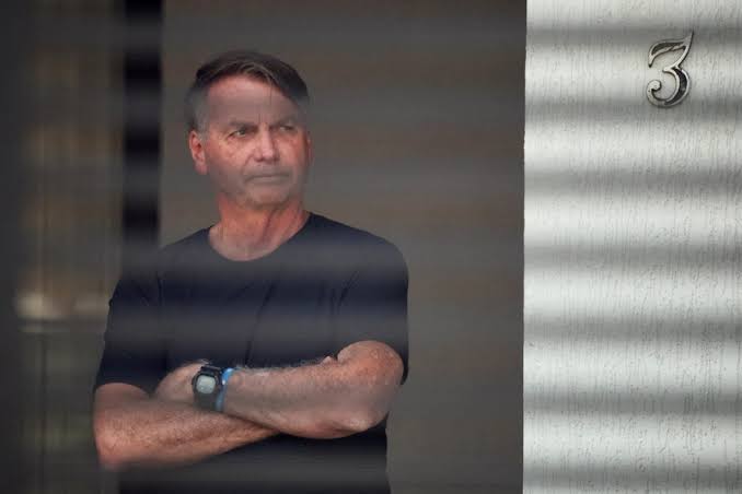 Datafolha indica que 59% dos eleitores reprovam proibição de visitas de Flávio a Jair Bolsonaro