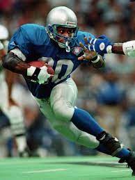 Add the six thanksgiving hero collectibles earned from completing the ovr up hero sets plus any nine elite thanksgiving players to earn a 98 ovr barry sanders. Damon Amendolara On Twitter Happy 52nd Birthday To Barry Sanders The Coolest Running Back To Ever Lace Them Up And The Only Reason The Lions Were Ever Tolerable To Watch On Thanksgiving