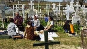 Va fi interzis accesul persoanelor care prezintă simptome purtarea măștii de protecție va fi obligatorie pe toată durata aflării în interiorul cimitirului. De Unde Provine SÄƒrbÄƒtoarea PaÈ™tele Blajinilor