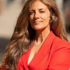 Lisa Simonelli's Instagram, Twitter & Facebook