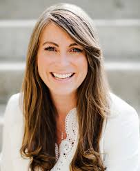 Jennifer Moss's Instagram, Twitter & Facebook