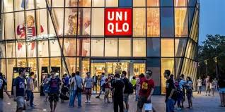 A uniqlo shop store in tokyo, japan. Uniqlo Owner Fast Retailing To Invest 885 Million In Warehouse Automation