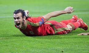 Ronaldo confort bale شاهد كريستيانو رونالدو يواسي غاريث بيل بعد خروج منتخب ويلز على يد البرتغال. Ø¬Ø§Ø±ÙŠØ« Ø¨ÙŠÙ„ ÙŠØ³Ø§Ù‡Ù… ÙÙŠ ØªØ³Ø¬ÙŠÙ„ 89 Ù…Ù† Ø£Ù‡Ø¯Ø§Ù ÙˆÙŠÙ„Ø² Ø³Ø¨ÙˆØ±Øª 360