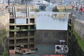 Port En Bessin Un Mois De Travaux Pour La Renovation De La Porte Ecluse La Renaissance Le Bessin