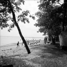 Le camping du parc national d'oka, situé à 35 minutes de montréal, est un endroit merveilleux pour située à la plage du parc national d'oka, aquazilla est une structure gonflable unique en son genre. Camping Sur La Plage Du Parc D Oka Banq Numerique