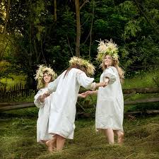 I know this is probably very early for such a question, but do you have a ball park, or guestimare for the price of a full tarot set? Imagini In Cuvinte CredinÅ£e Si Ritualuri De Sanziene Vertical