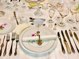 Ecco come risolvere col supporto degli esperti di cucina di proiezionidiborsa. Come Apparecchiare La Tavola Disposizioni E Galateo A Tavola Arredamicasa It
