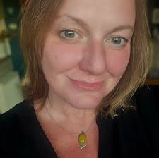 Hi guys! Do you go into your garden with your kittens? I am scared to death  that they will jump over the fence 😭