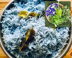 Bunga telang merupakan bunga yang berwarna biru dan ia merupakan pewarna semulajadi untuk membuat nasi kerabu. Teringin Je Nasi Kerabu Terus Petik Petik Je Di Laman Syoknya Wanita Ni Kongsikan Juga Resipinya Keluarga