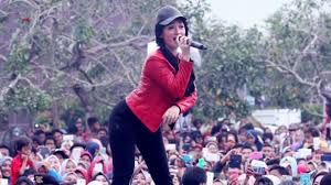 Unggah Foto Ini Di Instagram Zaskia Gotik Bikin Pangling Hingga Dikira Inul Daratista Halaman 1 Tribun Solo Join facebook to connect with bokong inul and others you may know. tribun solo tribunnews com