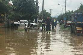 În sensul că sunt iubite, apreciate de locuitorii lor, chiar dacă nu sunt perfecte. Foto Video Romania Sub Ape Cod Rosu De InundaÅ£ii In Urma Ploilor Abundente Cele Mai Afectate Zone Din Å£arÄ
