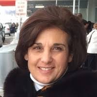 Elizabeth Veres's Instagram, Twitter & Facebook