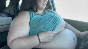 Lotte in auto SSBBW e guida in topless