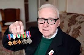 Cenotaph honour for Lepton war veteran Derek Stead