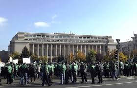 Sunt nemultumiti de legea salarizarii. Sindicatele Sed Lex Ameninta Cu Greva Generala DeÈteptarea Ziarul BacÄului