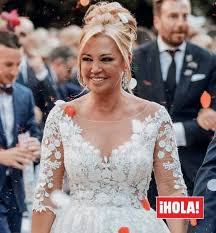 Belén esteban supo mantener las formas en su sonada bronca con jorge javier vázquez y eso es porque tiene belén esteban, protagonista en la alfombra roja de los premios iris 2019. Noticias De Belen Esteban Boda De Belen Esteban Esto Es Lo Que Cuesta Su Vestido De Novia
