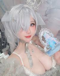 艾莉 不時輕聲地以俄語遮羞的鄰座艾莉同學