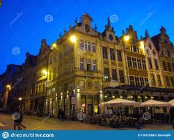 It is the oldest catholic university still in existence in the world, and the largest university in belgium. Leuven Belgien 28 10 2018 Typische Belgische Hauser In Leuven Belgien Europa Redaktionelles Stockfoto Bild Von Offentlichkeit Beruhmt 158132968