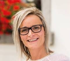 Anne Paradis's Instagram, Twitter & Facebook