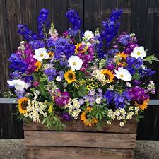 Summery Meadow Crate Www Rose Cottage Flowers Co Uk Gorgeous Country Flower Arrangement Colorf Porch Flowers Flower Pots Outdoor Container Gardening Flowers