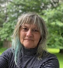 Ellen Ogden's Instagram, Twitter & Facebook