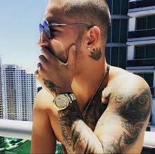 Maluma has some interesting tattoos on his body. Maluma Crown Tattoo Tatoos Pretty Boys