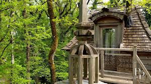 We all dreamed of hidden castles in trees when we were whippersnappers and here is the dream realized: Chateaux Dans Les Arbres Chateau Spa Hautefort Chateaux Dans Les Arbres Facebook