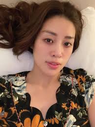 Trước đây, hoa hậu đỗ thị hà đã từng khoe ảnh selfie mặt mộc trước khi đi ngủ và nhận về vô số lời khen vì gương mặt đẹp hài hòa, trẻ trung và vô cùng rạng rỡ. Khanh Van Khoe Máº·t Má»™c Tiáº¿t Lá»™ Gáº·p Trá»¥c Tráº·c á»Ÿ Miss Universe Tuá»•i Tráº» CÆ°á»i