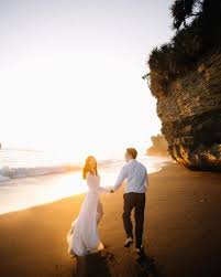 We post latest beautiful prewedding pictures for ideas and inspirations. 15 Ide Pre Wedding Berlatar Senja Jaminan Indah Dan Romantis Tanpa Banyak Usaha