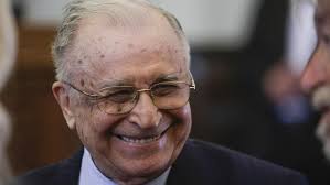 Sper ca iliescu sa moara curand si saitul sa arate raspunsul de noi asteptat dar mai tare sper sa o faca in puscarie. Topul Politicienilor Nemuritori Pe Ce Loc Este Ion Iliescu Click Mobile