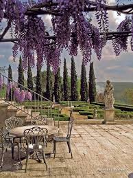 Villen Fur Deinen Urlaub In Toskana Www Sonnigetoskana Ch Ferienvilla Ferienhaus Ferienwohnung Villa Toskana Italienischer Garten Im Freien