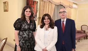 La ministra de Inmigración llega a los EAU para reunirse con la comunidad  egipcia-SIS