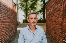 Aiko kempen ist freier journalist in leipzig und arbeitet für vice, den tagesspiegel und die taz. Arndt Ginzel Herzkampf De