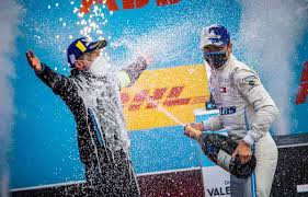 Jaguar's mitch evans had a technical failure on the grid and rokit venturi's edoardo mortara collided with him. Nyck De Vries In F1 Wouldn T Be A Surprise Says George Russell Planet F1