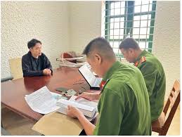 Cho học sinh vay nặng lãi từ 365% - 547%/năm, một nam thanh ...