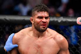 Shop for él latest apparel from the official ufc store. Photos Alistair Overeem Hit So Hard His Lip Hung Off His Face Business Insider
