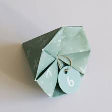 Apprenez à faire des articles en papier origami. Fabriquer Un Cornet Paquet Cadeau Marie Claire
