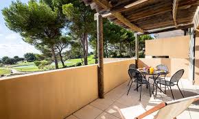 5.05139 latitude :43.9194 altitude :57 ☀ la région paca se situe au la région est séparée de l'italie par les alpes méridionales et possède une ouverture sur la mer méditerranée. Residence Domaine Provence Country Club Isle Sur La Sorgue Ref 154507 Lidl Voyages
