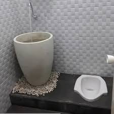 Desain kamar mandi elegan, atau sederhana akan membuat segala aktivitas yang kita lakukan di dalamnya terasa lebih nyaman. Desain Kamar Mandi Minimalis 2x2 Kloset Jongkok Yang Indah