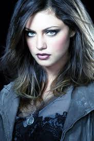 Does It Offend You Yeah Wrong Time Wrong Planet Pin En Phoebe Tonkin
