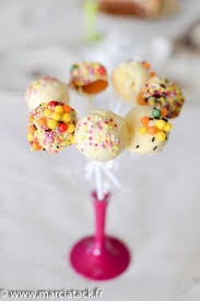 Cake Pops Vive La Couleur Sur Les Tables De Fetes Recette Cake Pops Recette Popcake Idee Gateau