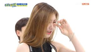 Here's why multiple comebacks a year can be overwhelming according to itzy's lia. Itzy S Chaeryeong And Lia Share Tearful Embrace On Weekly Idol Soompi